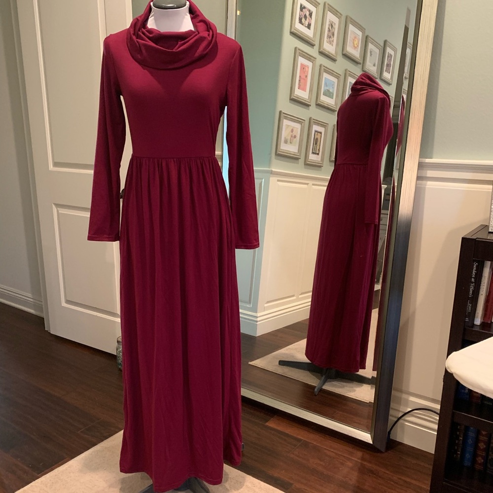 Elegant Burgundy Long Sleeve Dress